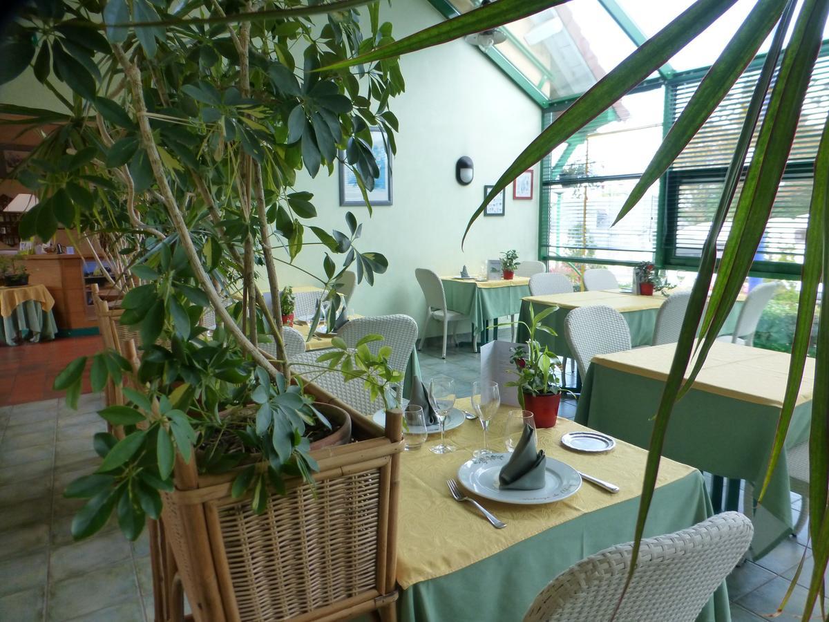 L'Auberge De L'Olive Dompierre-sur-Besbre Exterior photo